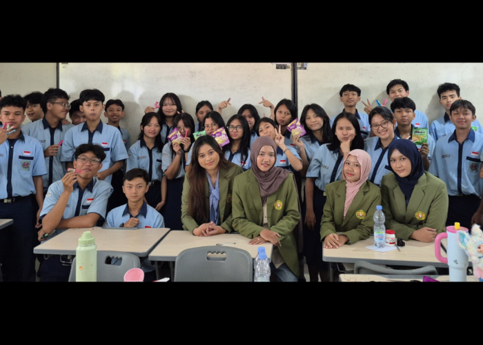 Mahasiswa Akuntansi UPN “Veteran” Jawa Timur Edukasi Literasi Keuangan bagi Siswa SMAS Katolik Untung Suropati